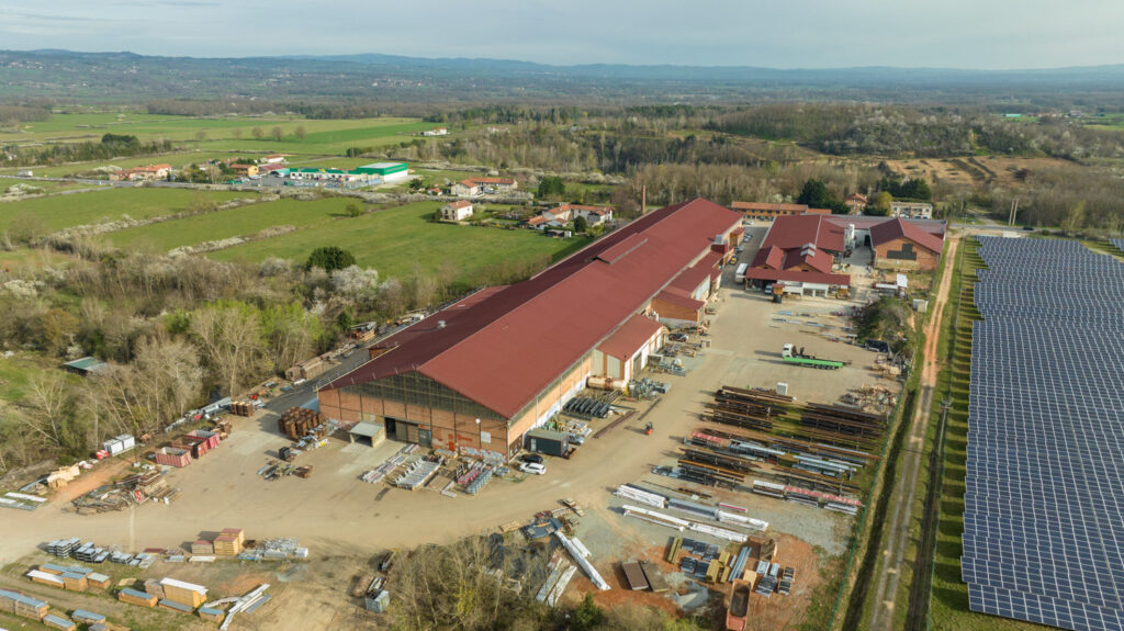 Vue du ciel ateliers Pallanche Construction à Sainte Agathe la Bouteresse Loire 42