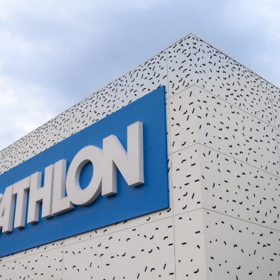 Le magasin décathlon de Varennes les Mâcon a fait peau neuve, en se modernisant, nottament avec un bardage design.